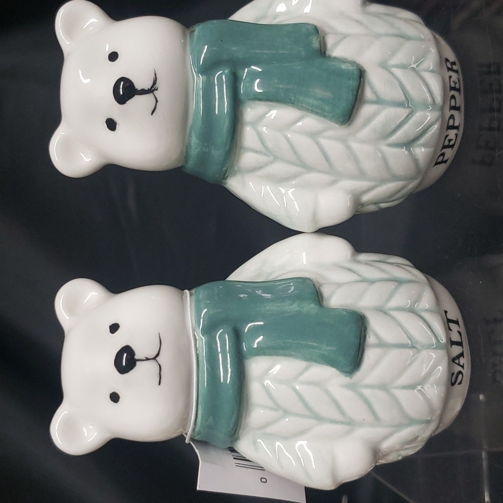Youngs NWT Ceramic Polar Bear with Sweater and Scarf Salt and Pepper Shakers